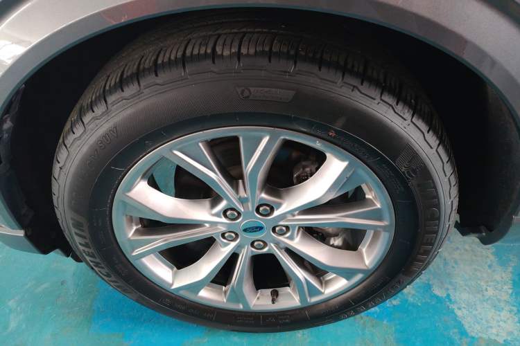 Used Ford Explorer 2020 EcoBoost 285 Rear-Drive Trend Edition 7-Seater Left Front Wheel Hub