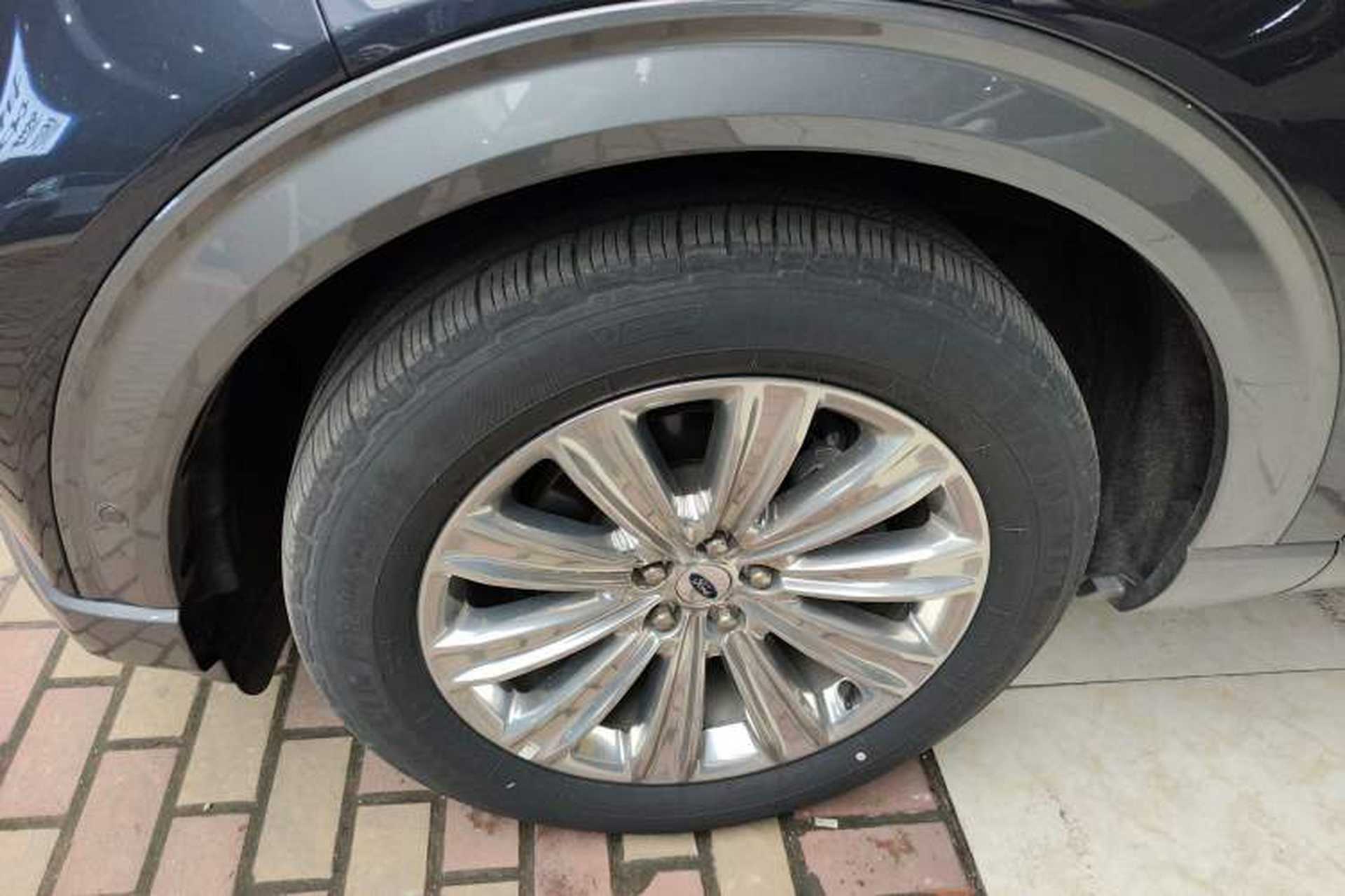 Used Ford Explorer 2020 EcoBoost 285 4x4 Titanium Edition 7-Seater Left Front Wheel Hub