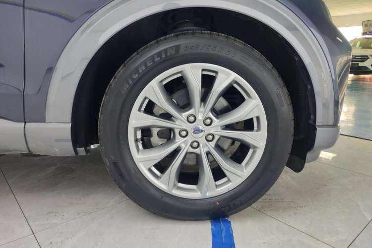 Used Ford Explorer 2020 EcoBoost 285 Rear-Drive Trend Edition 7-Seater Left Front Wheel Hub