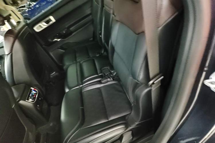 Used Ford Explorer 2020 EcoBoost 285 4x4 Platinum Edition 7-Seater Left Rear Seat