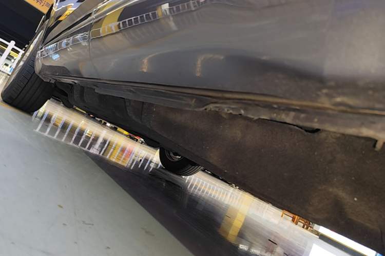 Used Ford Explorer 2020 EcoBoost 285 4x4 Titanium Edition 6 Seats Left Side Sill
