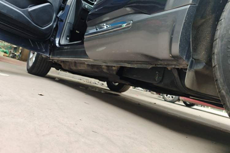 Used Ford Explorer 2020 EcoBoost 285 Rear-Drive Trend Edition 6 Seats Left Side Sill