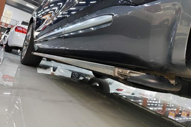 Used Ford Explorer 2020 EcoBoost 285 4x4 Platinum Edition 7-Seater Left Side Sill
