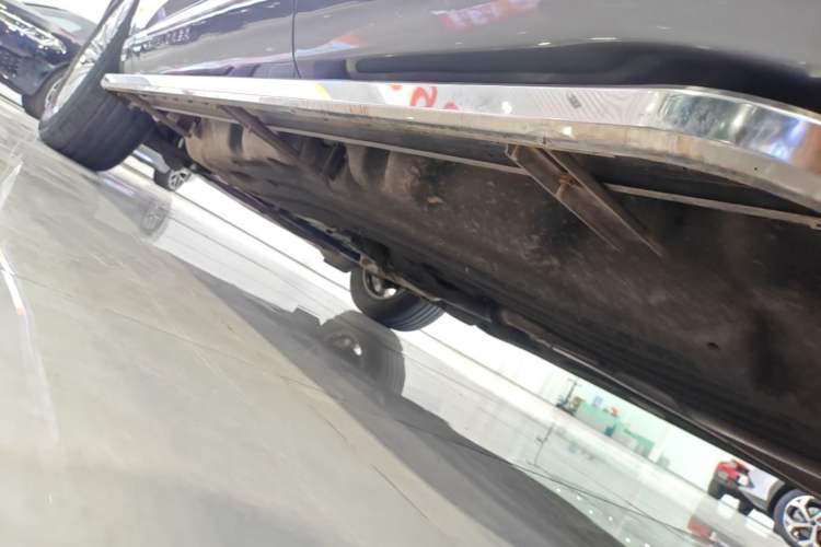 Used Ford Explorer 2020 EcoBoost 285 4x4 Titanium Edition 7-Seater Left Side Sill