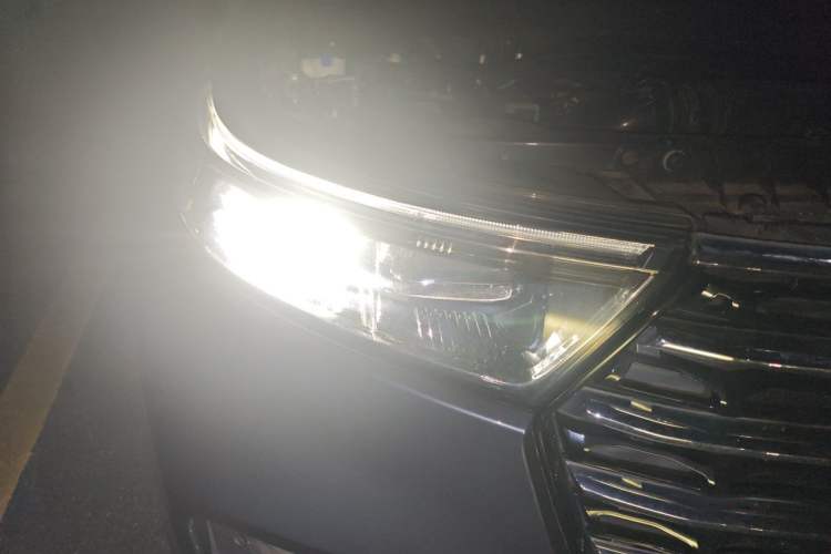 Used Ford Explorer 2020 EcoBoost 285 Rear-Drive Trend Edition 6 Seats Right Front Headlight