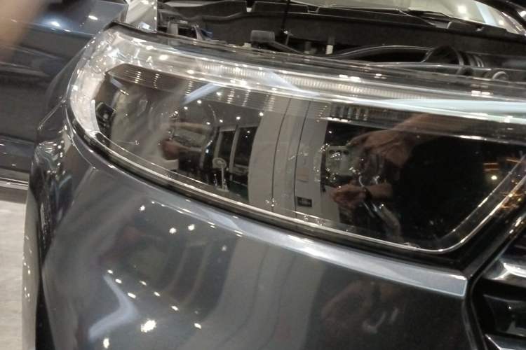 Used Ford Explorer 2020 EcoBoost 285 Rear-Drive Trend Edition 6 Seats Right Front Headlight