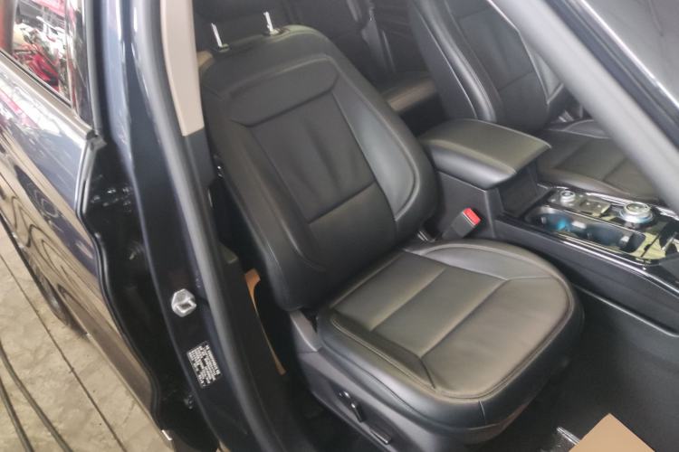 Used Ford Explorer 2020 EcoBoost 285 4x4 Titanium Edition 7-Seater Right Front Seat