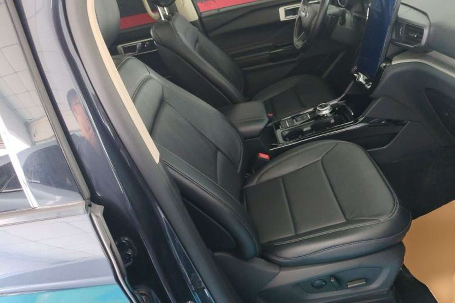 Used Ford Explorer 2020 EcoBoost 285 Rear-Drive Trend Edition 7-Seater Right Front Seat