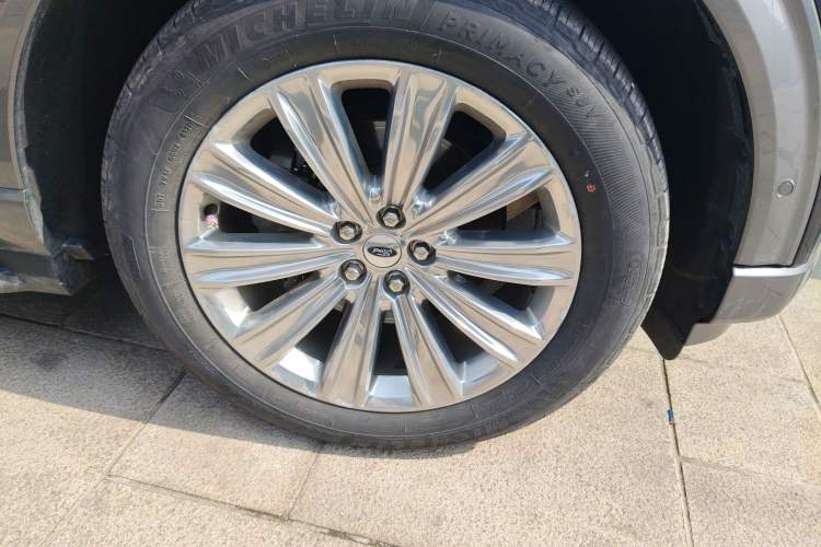 Used Ford Explorer 2020 EcoBoost 285 4x4 Titanium Edition 7-Seater Right Front Wheel Hub