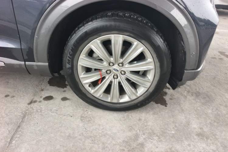 Used Ford Explorer 2020 EcoBoost 285 4x4 Titanium Edition 6 Seats Right Front Wheel Hub