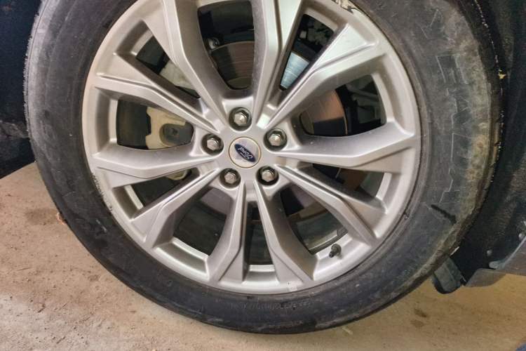 Used Ford Explorer 2020 EcoBoost 285 Rear-Drive Trend Edition 6 Seats Right Front Wheel Hub