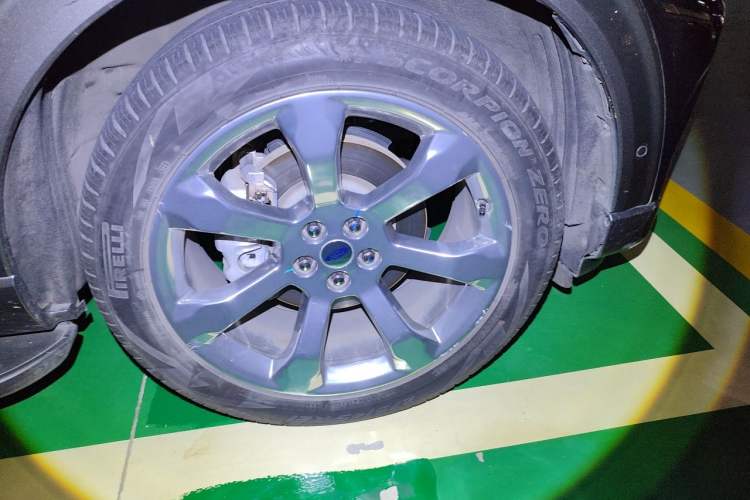 Used Ford Explorer 2020 EcoBoost 285 4x4 Platinum Edition 7-Seater Right Front Wheel Hub