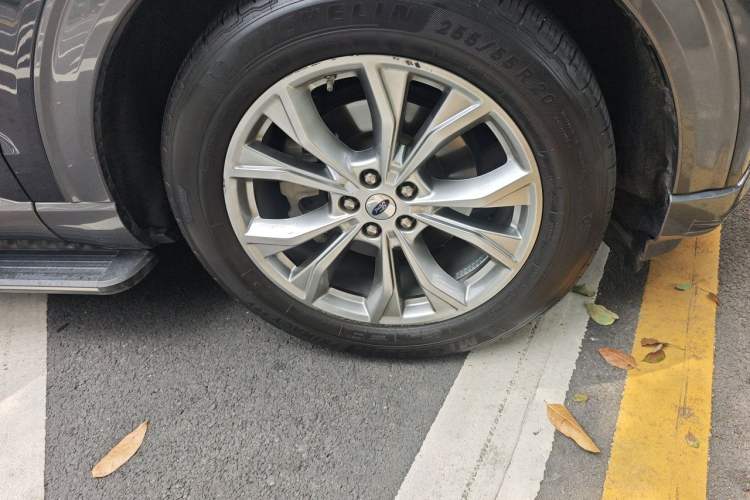 Used Ford Explorer 2020 EcoBoost 285 Rear-Drive Trend Edition 7-Seater Right Front Wheel Hub