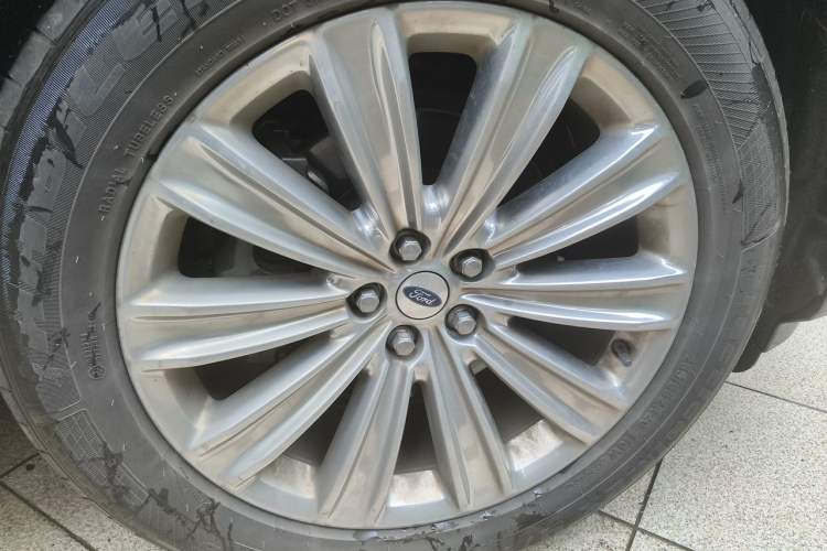 Used Ford Explorer 2020 EcoBoost 285 4x4 Titanium Edition 7-Seater Right Front Wheel Hub