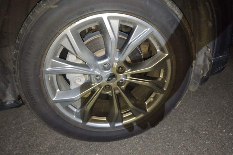 Used Ford Explorer 2020 EcoBoost 285 Rear-Drive Trend Edition 6 Seats Right Front Wheel Hub