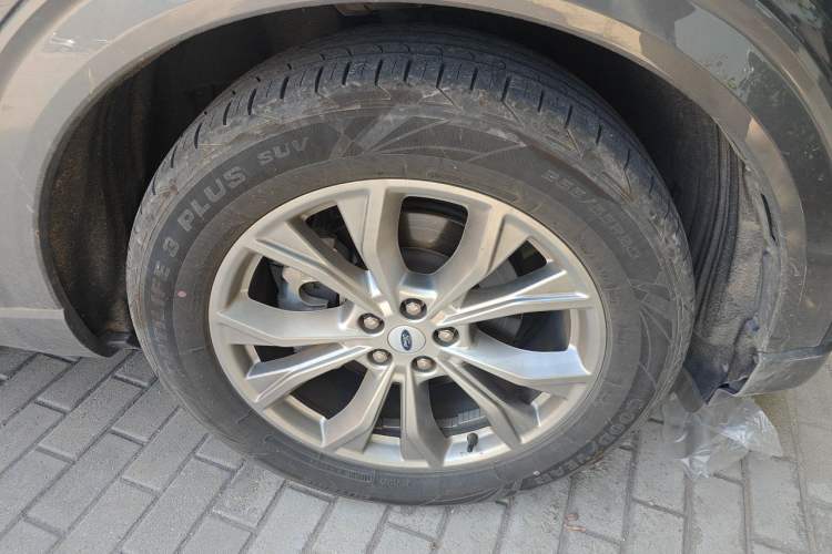 Used Ford Explorer 2020 EcoBoost 285 Rear-Drive Trend Edition 7-Seater Right Front Wheel Hub
