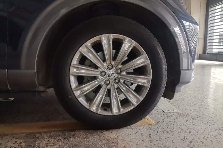 Used Ford Explorer 2020 EcoBoost 285 4x4 Titanium Edition 6 Seats Right Front Wheel Hub