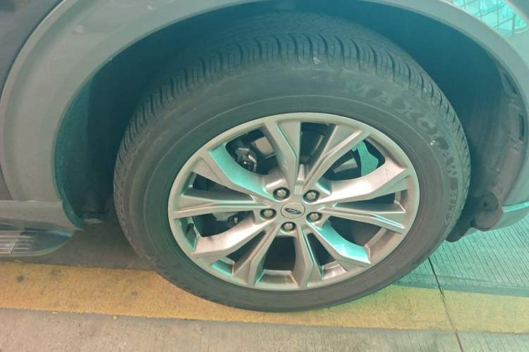 Used Ford Explorer 2020 EcoBoost 285 4x4 Trend Edition 7-Seater Right Front Wheel Hub