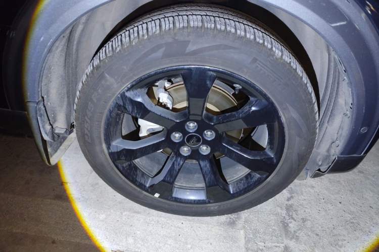Used Ford Explorer 2020 EcoBoost 285 4x4 Sport Edition ST-LINE 6-Seater Right Front Wheel Hub