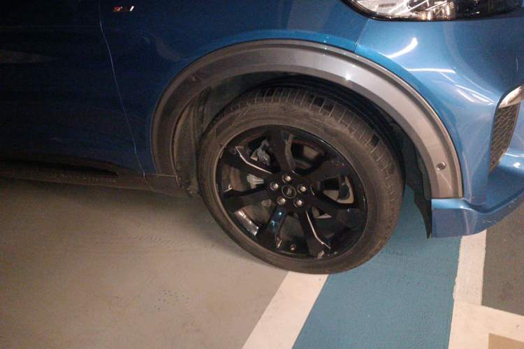 Used Ford Explorer 2020 EcoBoost 285 4x4 Sport Edition ST-LINE 6-Seater Right Front Wheel Hub