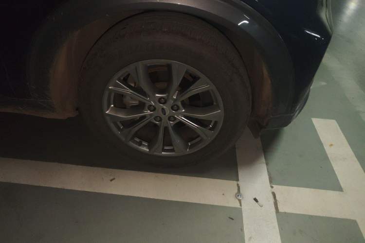 Used Ford Explorer 2020 EcoBoost 285 Rear-Drive Trend Edition 7-Seater Right Front Wheel Hub
