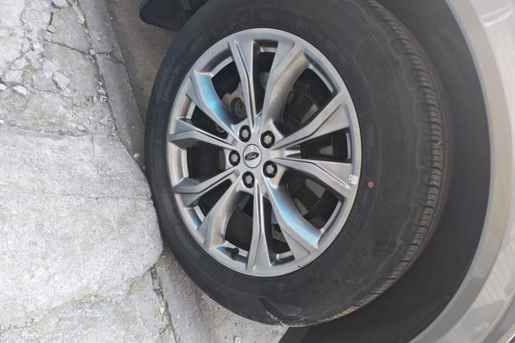 Used Ford Explorer 2020 EcoBoost 285 4x4 Trend Edition 7-Seater Right Front Wheel Hub