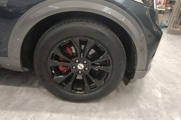 Used Ford Explorer 2020 EcoBoost 285 Rear-Drive Trend Edition 6 Seats Right Front Wheel Hub