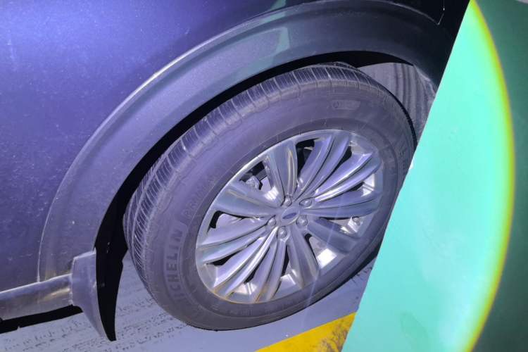 Used Ford Explorer 2020 EcoBoost 285 4x4 Titanium Edition 7-Seater Right Front Wheel Hub