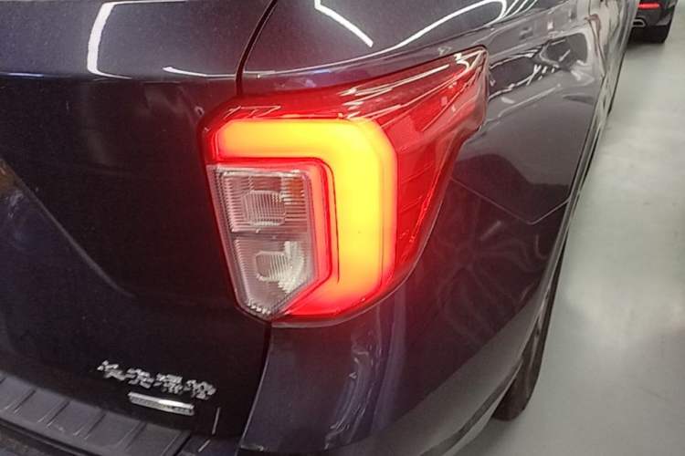Used Ford Explorer 2020 EcoBoost 285 Four-Wheel Drive Trend Edition 6 Seats Right Rear Taillight