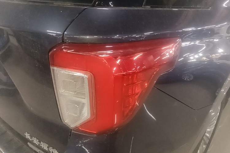 Used Ford Explorer 2020 EcoBoost 285 4x4 Titanium Edition 7-Seater Right Rear Taillight