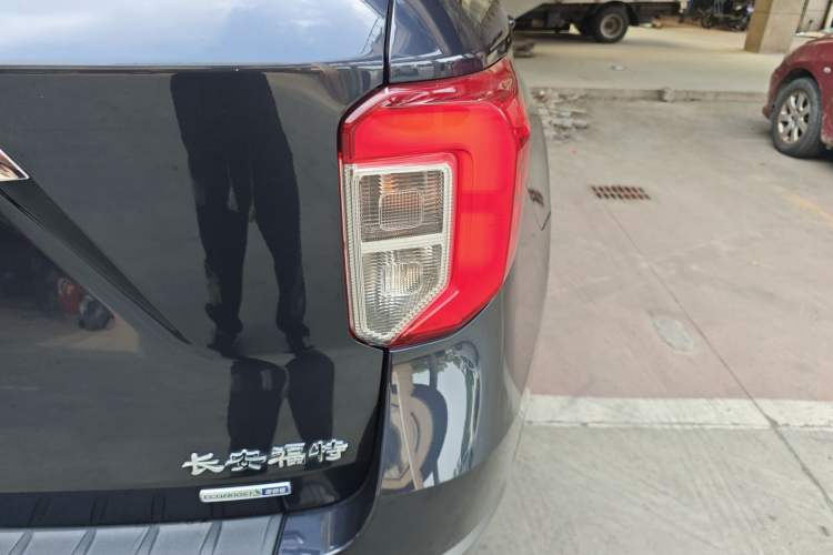 Used Ford Explorer 2020 EcoBoost 285 Rear-Drive Trend Edition 6 Seats Right Rear Taillight