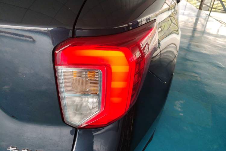 Used Ford Explorer 2020 EcoBoost 285 Rear-Drive Trend Edition 7-Seater Right Rear Taillight