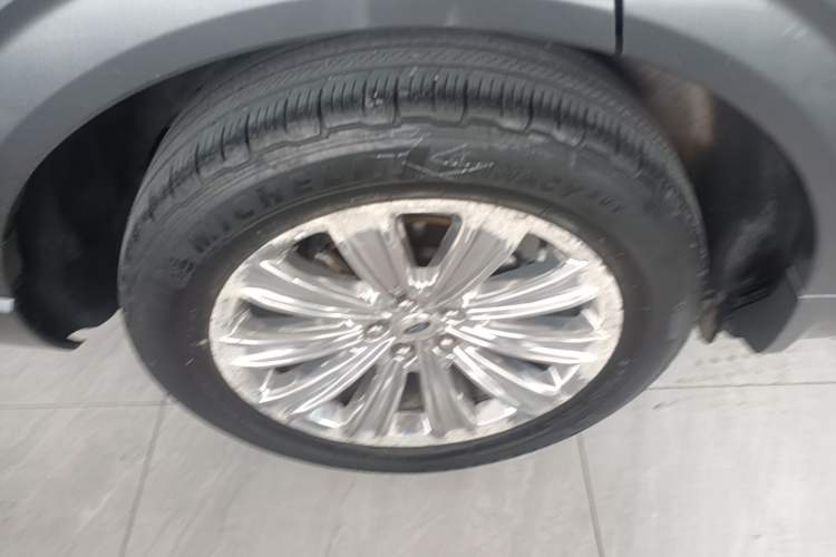 Used Ford Explorer 2020 EcoBoost 285 4x4 Titanium Edition 7-Seater Right Rear Wheel Hub