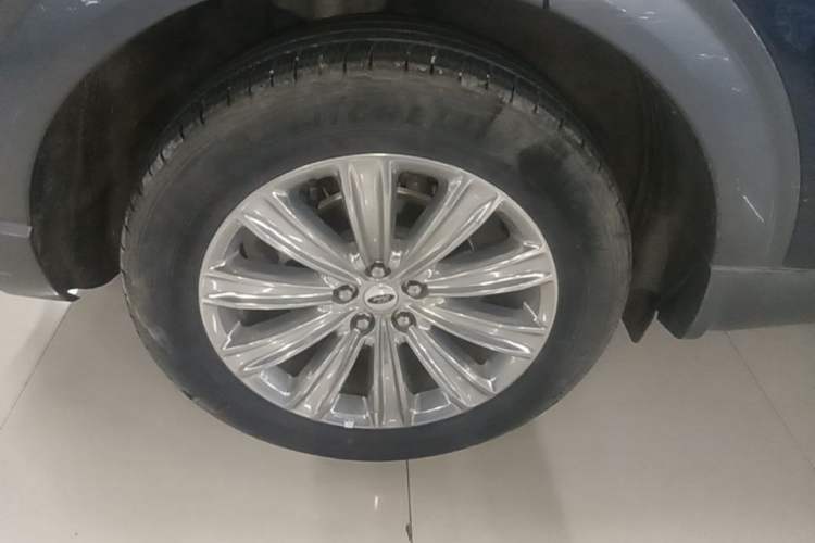 Used Ford Explorer 2020 EcoBoost 285 4x4 Titanium Edition 7-Seater Right Rear Wheel Hub