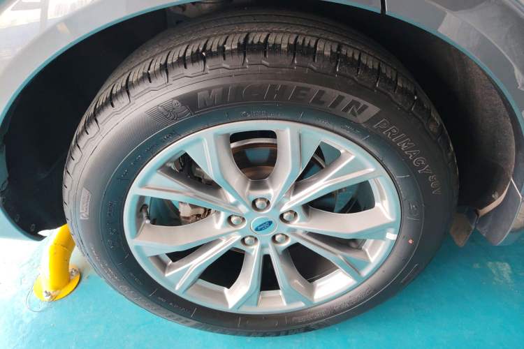 Used Ford Explorer 2020 EcoBoost 285 Rear-Drive Trend Edition 7-Seater Right Rear Wheel Hub