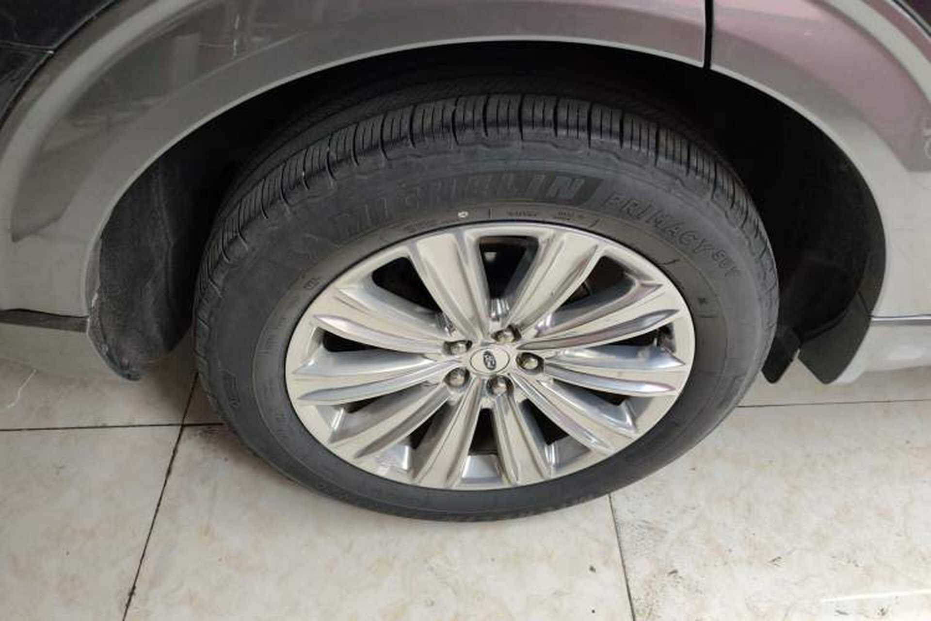 Used Ford Explorer 2020 EcoBoost 285 4x4 Titanium Edition 7-Seater Right Rear Wheel Hub
