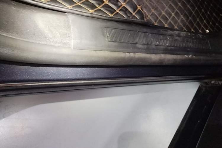 Used Ford Explorer 2020 EcoBoost 285 Four-Wheel Drive Trend Edition 6 Seats Right Side Sill