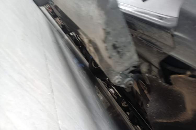 Used Ford Explorer 2020 EcoBoost 285 4x4 Titanium Edition 7-Seater Right Side Sill