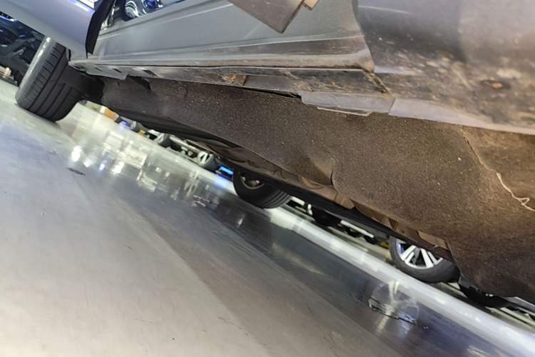 Used Ford Explorer 2020 EcoBoost 285 4x4 Titanium Edition 6 Seats Right Side Sill