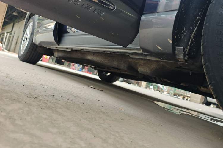 Used Ford Explorer 2020 EcoBoost 285 Rear-Drive Trend Edition 6 Seats Right Side Sill