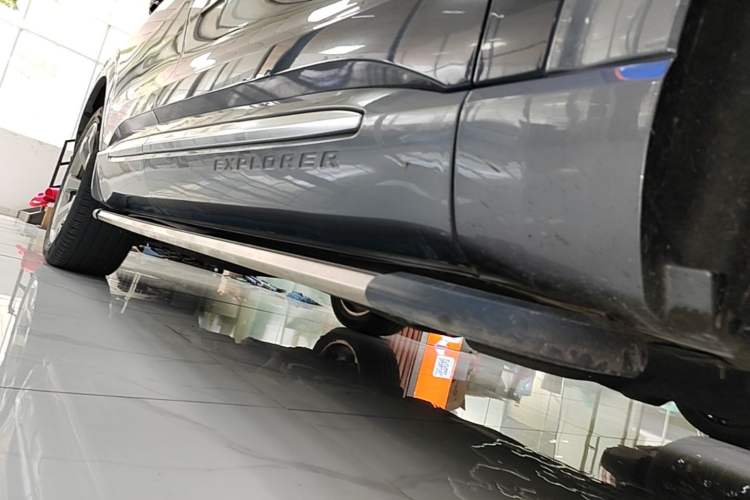 Used Ford Explorer 2020 EcoBoost 285 4x4 Platinum Edition 7-Seater Right Side Sill