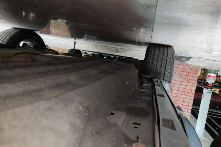 Used Ford Explorer 2020 EcoBoost 285 4x4 Titanium Edition 7-Seater Right Side Sill
