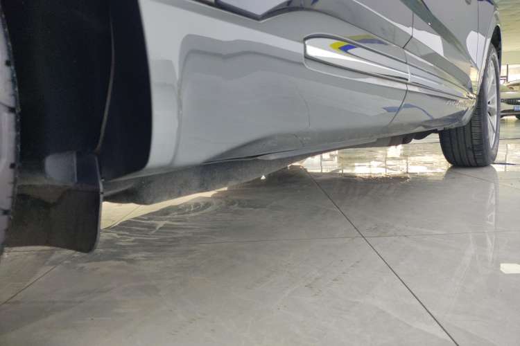 Used Ford Explorer 2020 EcoBoost 285 Rear-Drive Trend Edition 7-Seater Right Side Sill