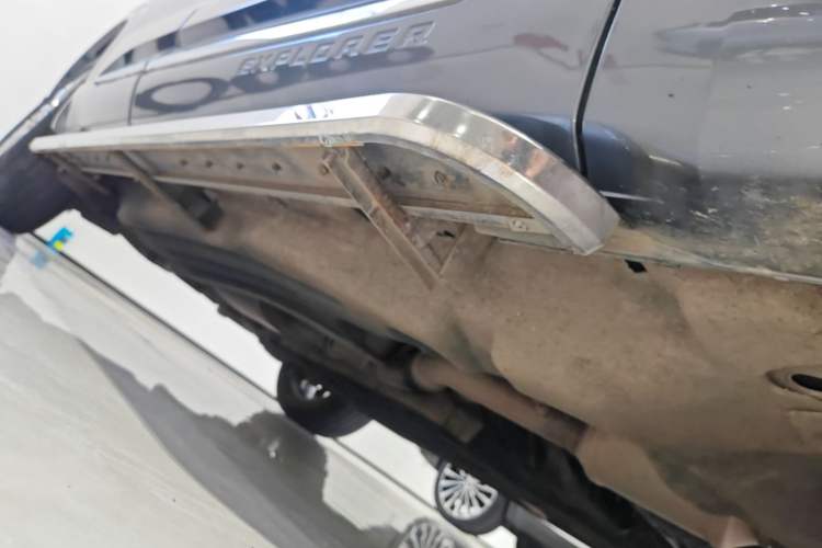 Used Ford Explorer 2020 EcoBoost 285 4x4 Titanium Edition 7-Seater Right Side Sill