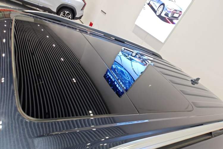 Used Ford Explorer 2020 EcoBoost 285 4x4 Titanium Edition 7-Seater Roof