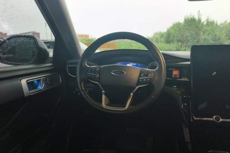 Used Ford Explorer 2020 EcoBoost 285 4x4 Titanium Edition 6 Seats Steering Wheel