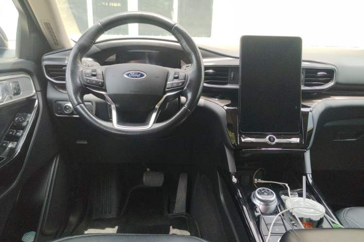 Used Ford Explorer 2020 EcoBoost 285 4x4 Titanium Edition 6 Seats Steering Wheel