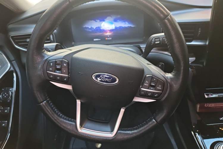 Used Ford Explorer 2020 EcoBoost 285 4x4 Titanium Edition 6 Seats Steering Wheel