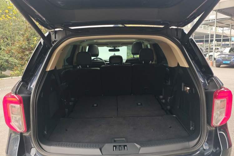 Used Ford Explorer 2020 EcoBoost 285 4x4 Titanium Edition 7-Seater Trunk