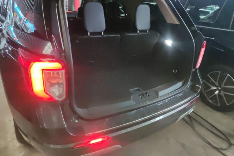 Used Ford Explorer 2020 EcoBoost 285 4x4 Titanium Edition 7-Seater Trunk